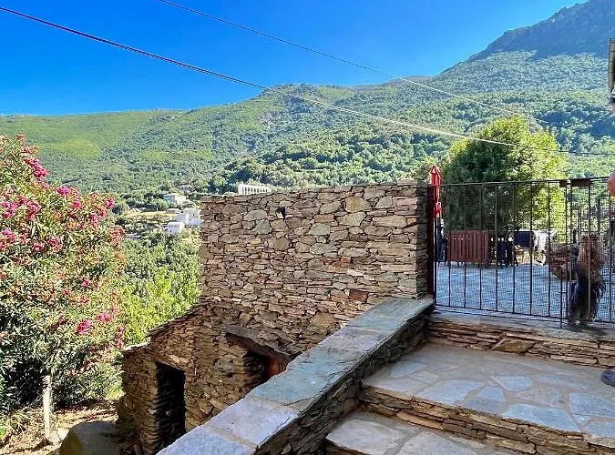 Dans Maison De Village Vue Sisco