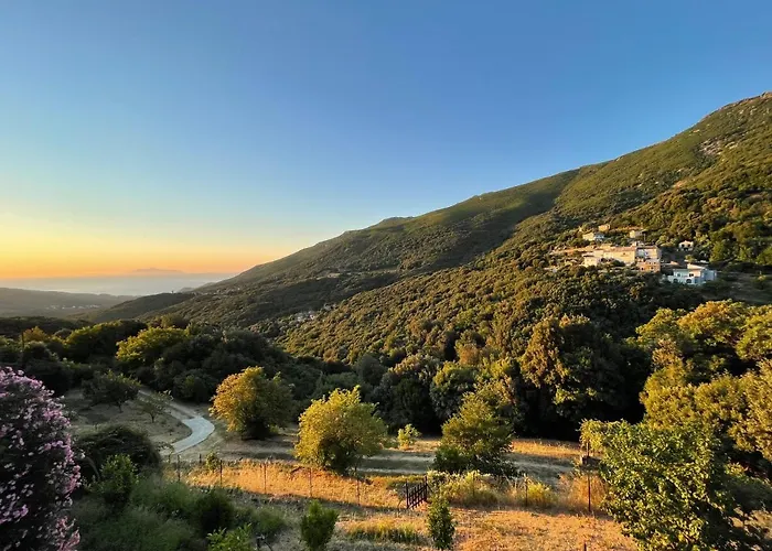 Dans Maison De Village Vue Appartement Sisco